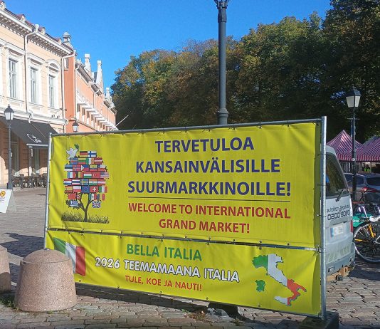 Kansainväliset Suurmarkkinat valtaavat Turun Aurajokirannan Turun Kansainväliset Suurmarkkinat ovat valmisteilla Aurajokirannassa. Kuva: Katariina Mäkinen-Önsoy.