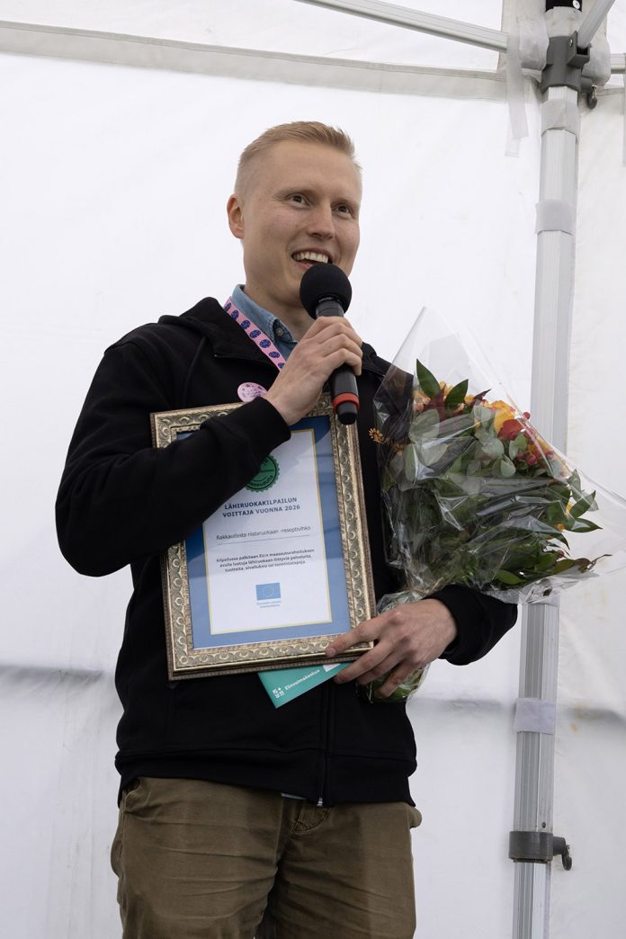 Novidan hanketyöntekijä Kai Alajoki otti vastaan Voimaa Varsinais-Suomen maaseudulta -lähiruokapalkinnon Lähiruokapäivän avajaisissa Kuva: Kateryna Vanhela.