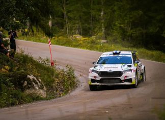 Perinteinen Rantaralli ajetaan Historic Rally Trophyn viimeisenä osakilpailuna NIBE-Rantarallin 2025 voitosta vastasi paikalliskuski Kari Hämäläinen kartanlukijanaan Laura Suvanto. Kuva: Taneli Niinimäki / AKK.