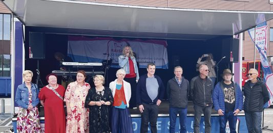 Tunteen paloa ja kohtalon tulkintaa – vuoden 2026 Tangostara-kokelailla tasainen kilpailu Tangostara 2026 -kilpailuun osallistui tuttuun tapaan kymmenen laulajaa, viisi naisten sarjassa ja viisi miesten sarjassa. Kuvat: Katariina Mäkinen-Önsoy.