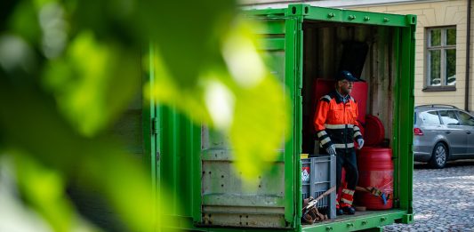 Liikkuva lajitteluasema Siira Turun päivänä Tuomiokirkontorilla Lounais-Suomen Jätehuollon (LSJH) liikkuva lajitteluasema Siira on mukana Turun päivässä sunnuntaina 20.9. Kuva: Pekka Lintusaari.