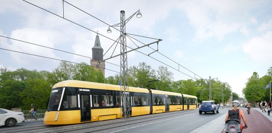 Turun raitiotien toteutusvaiheen sopimus allekirjoitettu Turun Tuomiokirkkosilta. Havainnekuva: Turun Raitiotieallianssi 2025.