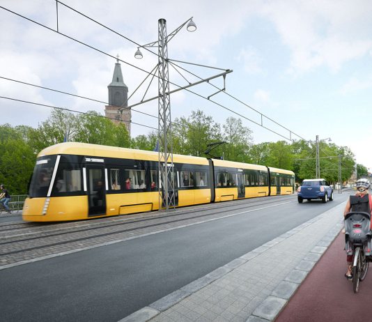 Turun raitiotien toteutusvaiheen sopimus allekirjoitettu Turun Tuomiokirkkosilta. Havainnekuva: Turun Raitiotieallianssi 2025.