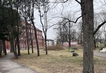 Koululaiset kiertotalouden jäljillä – IT-laitteiden elinkaari avautuu opetusrekassa Luostarivuoren koulun Luostarivuoren yksikkö. Kuva: Katariina Mäkinen-Önsoy / Turun Seutusanomien arkisto.