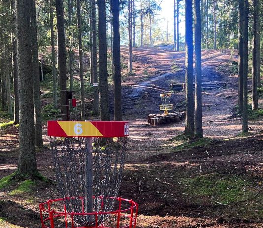Liedon frisbeegolfrata nousi kävijämäärältään maakunnan suosituimmaksi Liedon frisbeegolfrata nousi Varsinais-Suomen suosituimpien joukkoon – yli 4.000 kierrosta kuukaudessa. Kuva: Liedon kaupunki.